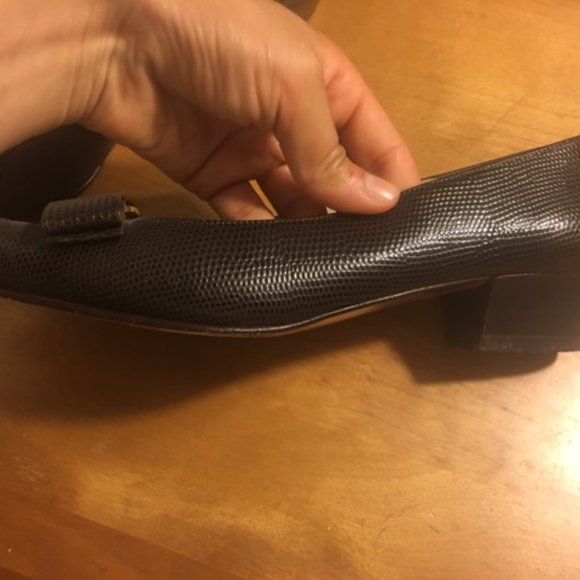 Salvatore Ferregamo Vara Bow Leather Pumps (Size 7.5) - Picture 7 of 11